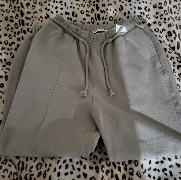 Zara pants - Picture 3 of 3